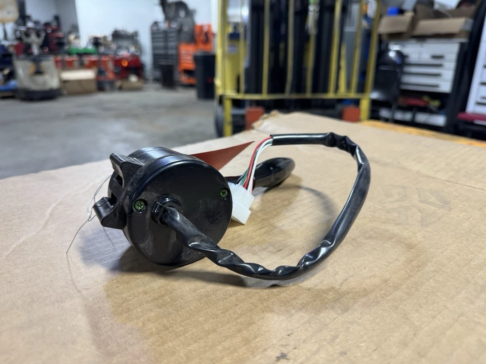 GOOD USED DOOSAN FORKLIFT SWITCH ASSY - DIRECTION-E/G 1~4 (301404-00030) - Image 4 of 4