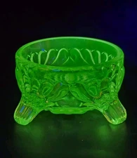 Vaseline Uranium Glass ~ CAPRICE SHELL ~ Ftd Open Salt Cellar Dip Dish UV Glow