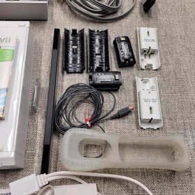 Nintendo Wii RVL-001 White Console Bundle With Wii Sports Tested & Working 
