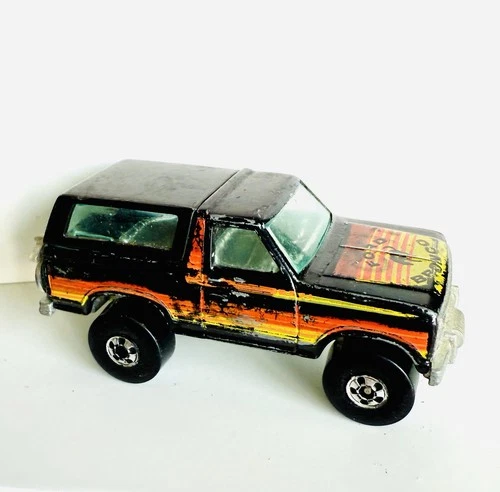 Hot Wheels Blackwall 1981 Ford Bronco 4x4 w/ Chrome Motorcycle Bike on Back