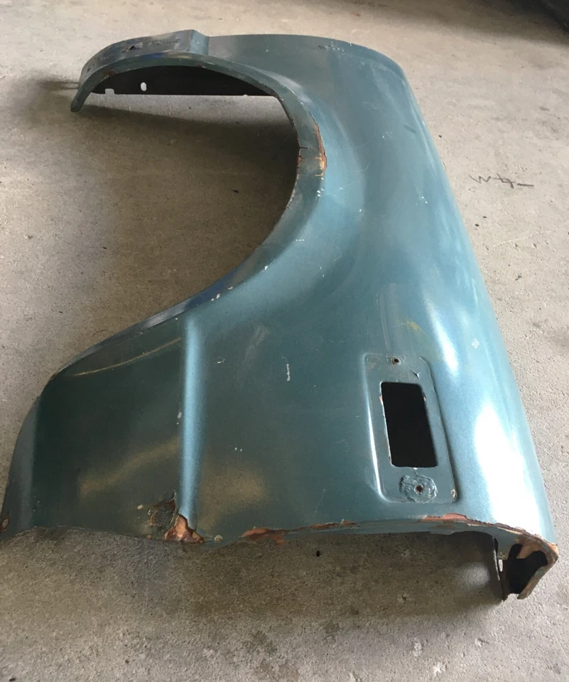 PANEL PROTECTOR GUARDABARROS DERECHO MAZDA RX3 808 SEDÁN CUPÉ VAGÓN SEGUNDA MANO GENUINO Foto 4 de 4