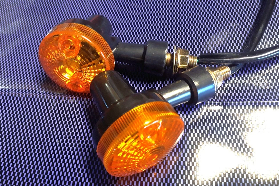 x2 CLIGNOTANTS CLASSIC NOIR POUR MOTOS HONDA YAMAHA KAWASAKI DUCATI MOTOBECANE..