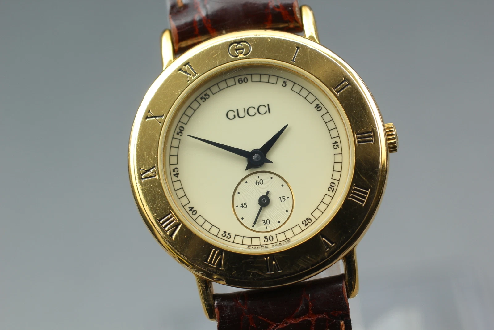 Montre femme vintage GUCCI 3000,2,L cadran doré petite seconde quartz du JAPON