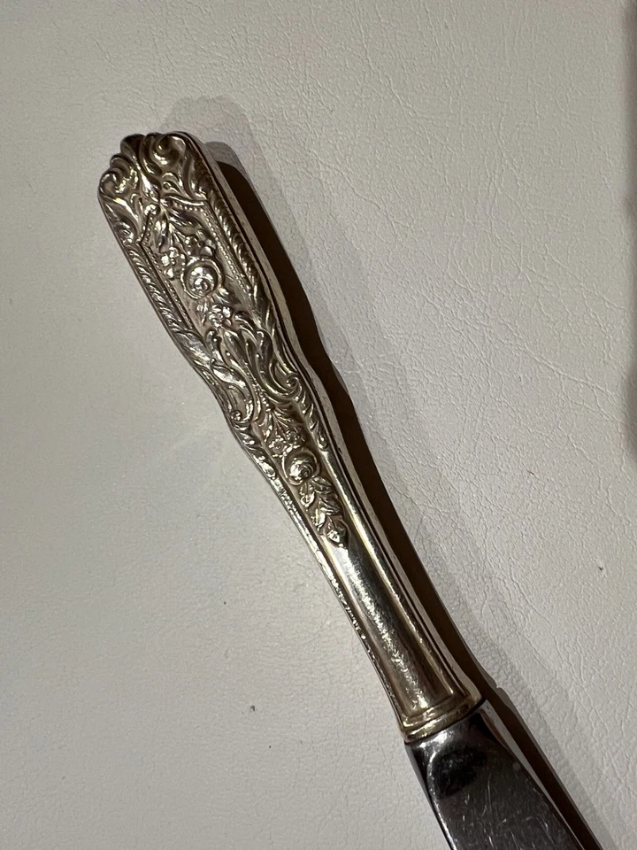Cuchillo de cena Westmorland con mango de plata esterlina Milburn Rose, vintage, 9" de largo Foto 3 de 4