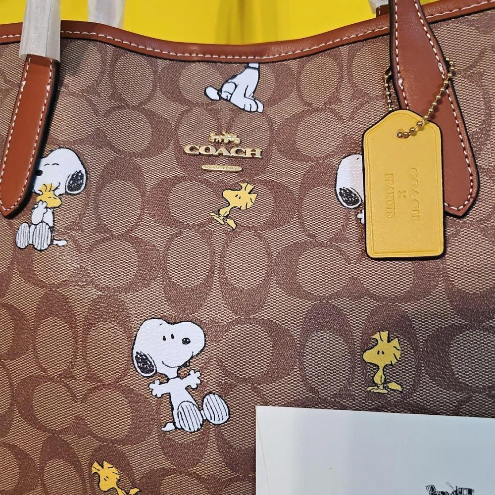 Coach Peanuts Snoopy Redwood Tote Bag Coach Peanuts Snoopy Redwood Tote Bag