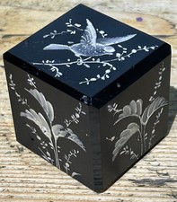 KJS3341 Victorian antique black glass and enamel heavy paperweight ferns bird 