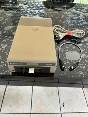Commodore Floppy 1541 ''TOP Zustand'' + Datenkabel + getestet + 100% OK