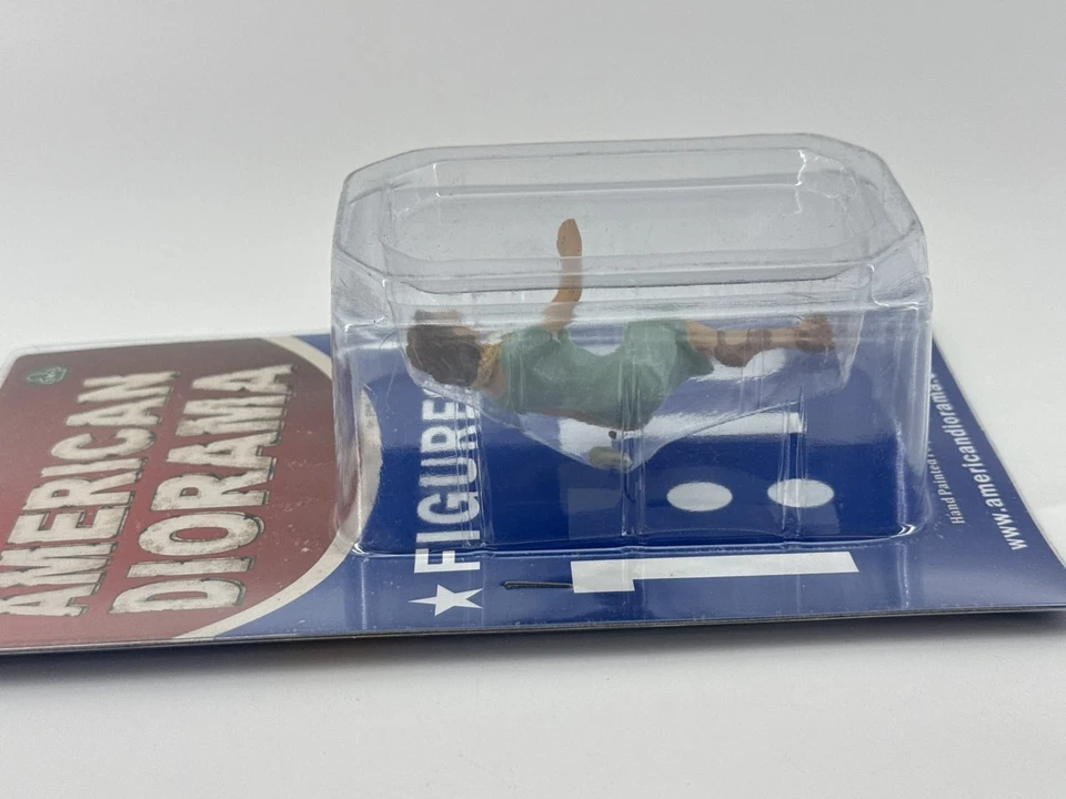 American Diorama 1:18 Female Sitting Figure Model - image 3 of 4