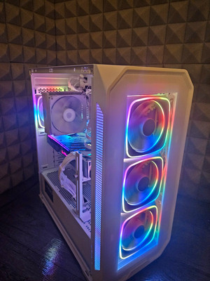 Gaiming PC WHITE | RYZEN 7| Rx 5700XT| 16GB RAM| 500GB SSD
