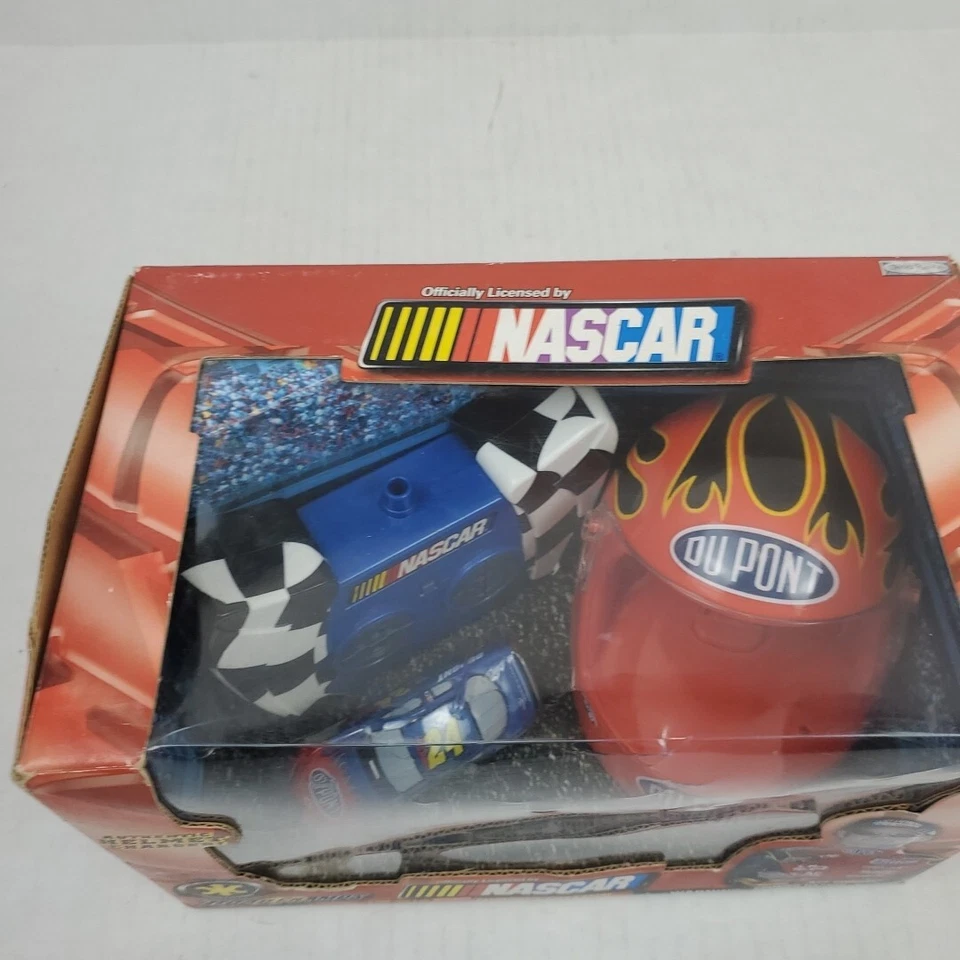 Jeff Gordon #24 DUPONT 2003 Road Champs Radio Control Car Helmet 1:64 NASCAR - Image 4 of 4
