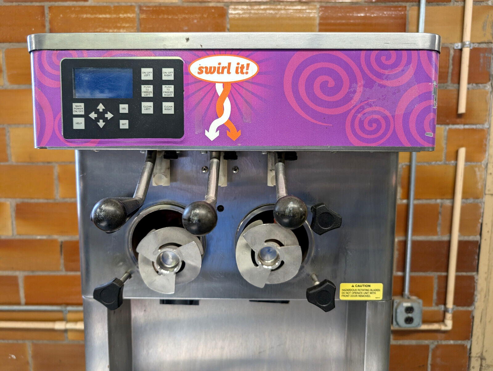 Stoelting F231-38I2P-AD1 Gravity Fed 2 Hopper/Twist Soft Serve/Yogurt Freezer