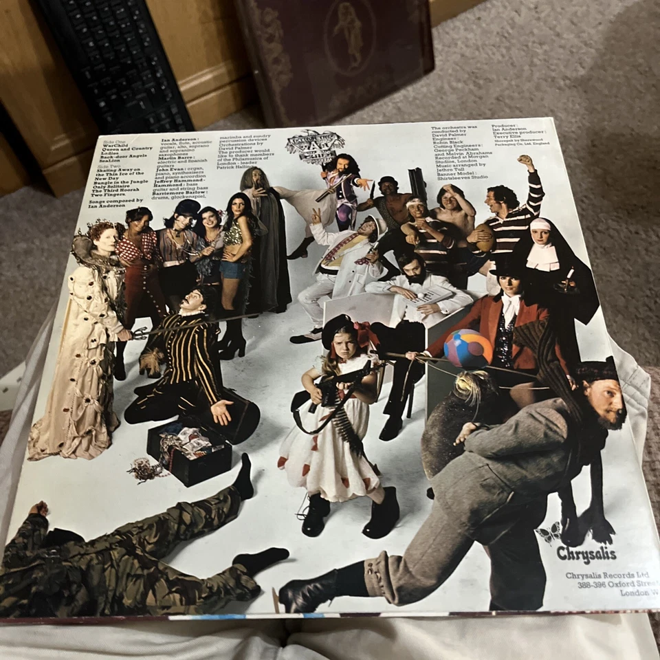 Jethro Tull 'War Child' on CHR 1067 from 1974. V NM, excellent sleeve - Image 4 of 4