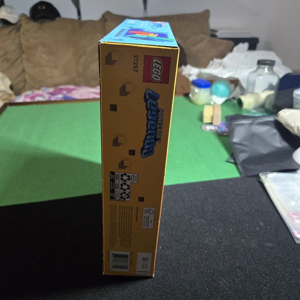 LEGO Minecraft Legends The Devourer Showdown ( 21257 ) (NISB) - Image 4 of 4