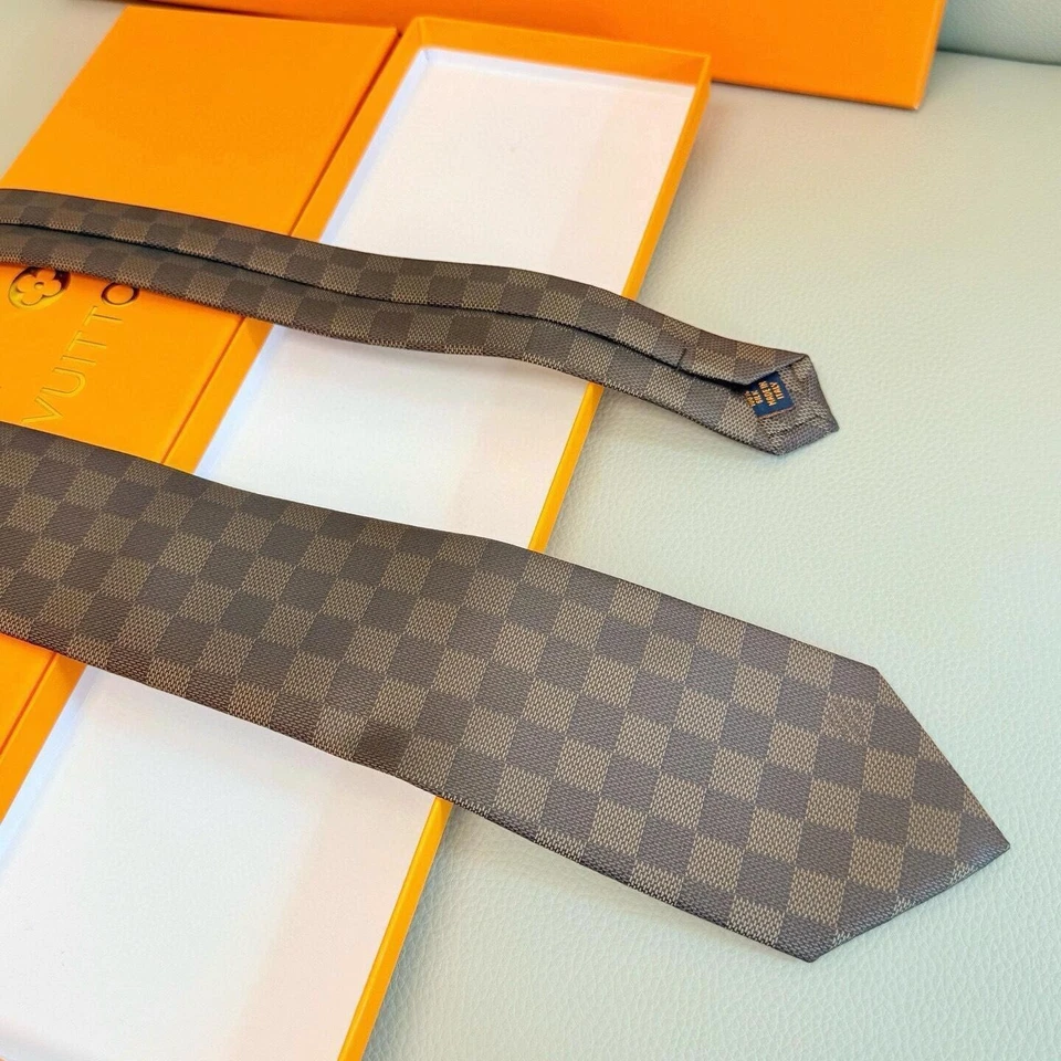 Corbata de seda informal a cuadros marrón 3*58 pulgadas Louis Vuitton para hombre Foto 4 de 4