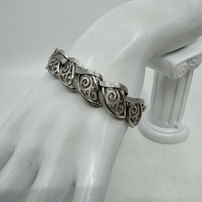 Vintage Trifari Brushed Silver Tone Leafe Swirl Open Work Link Bracelet 7''