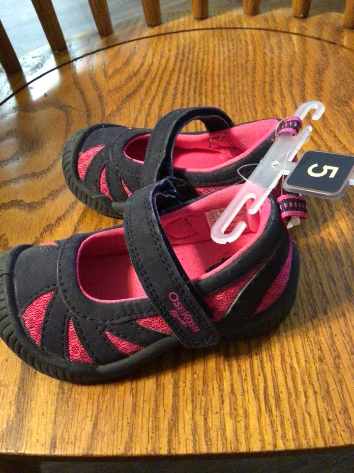 OshKosh B’gosh Niño Pequeño Rosa y Negro Niñas Zapatos Talla 5  Foto 2 de 3