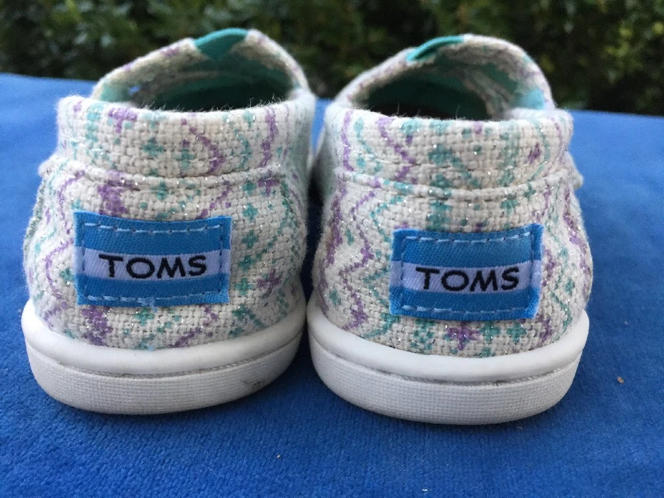 OFERTA @ TOMS Pequeños Clásicos Chevron Cruz Correa Ajustable RARO Niñas Zapatos Talla 6 T Foto 4 de 4