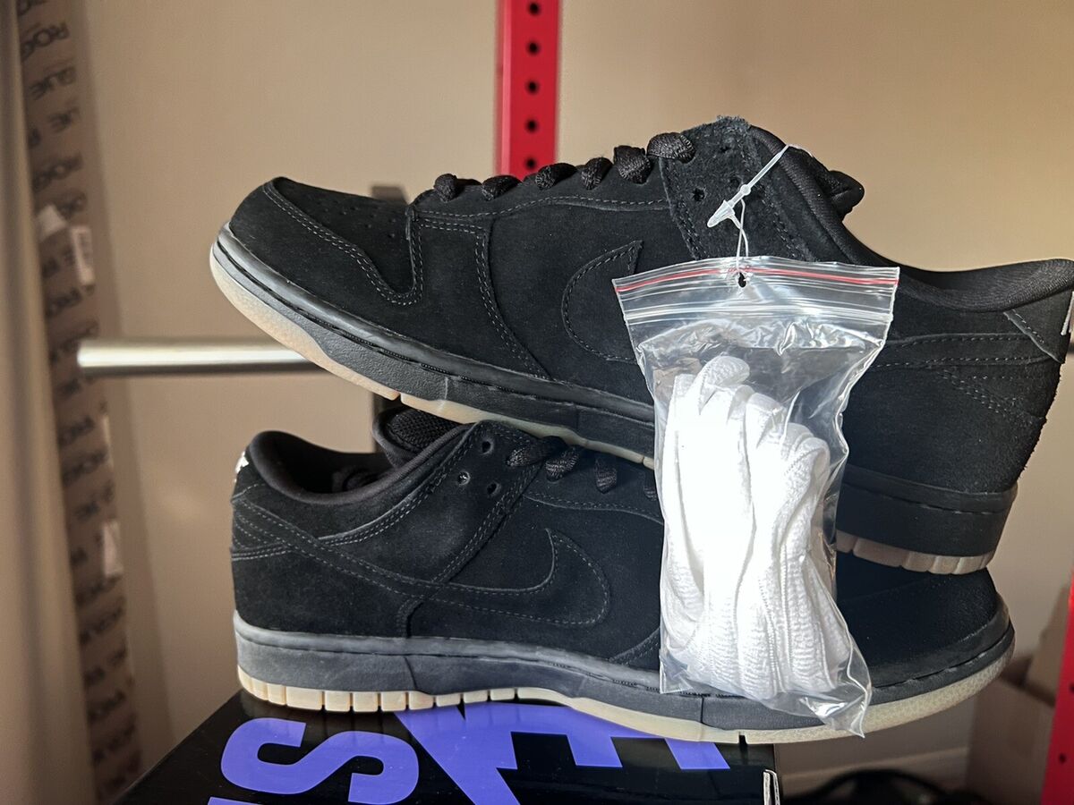 2006 Size 10.5 Nike SB Dunk Low Pro Black - 304292-901 Brand 2006 Size 10.5 Nike SB Dunk Low Pro Black - 304292-901 Brand