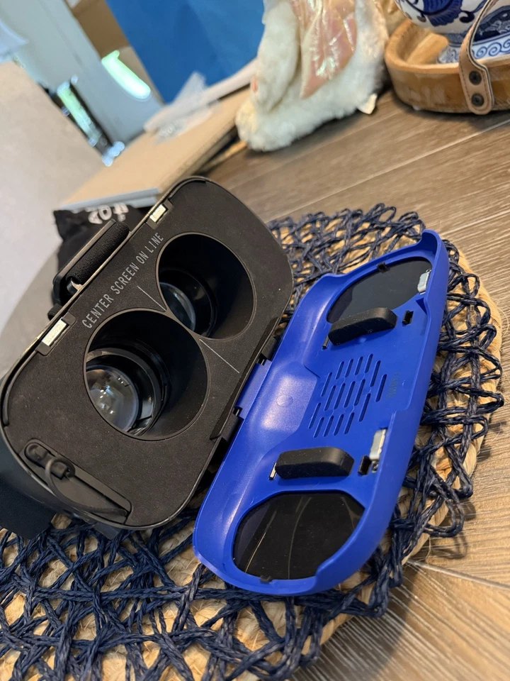 Auriculares de realidad virtual Tzumi Dream Vision Pro con auriculares retráctiles Foto 4 de 4