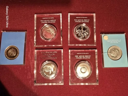 4 U.N. Sterling Silver  proof Franklin Mint Medals plus silver and bronze medals