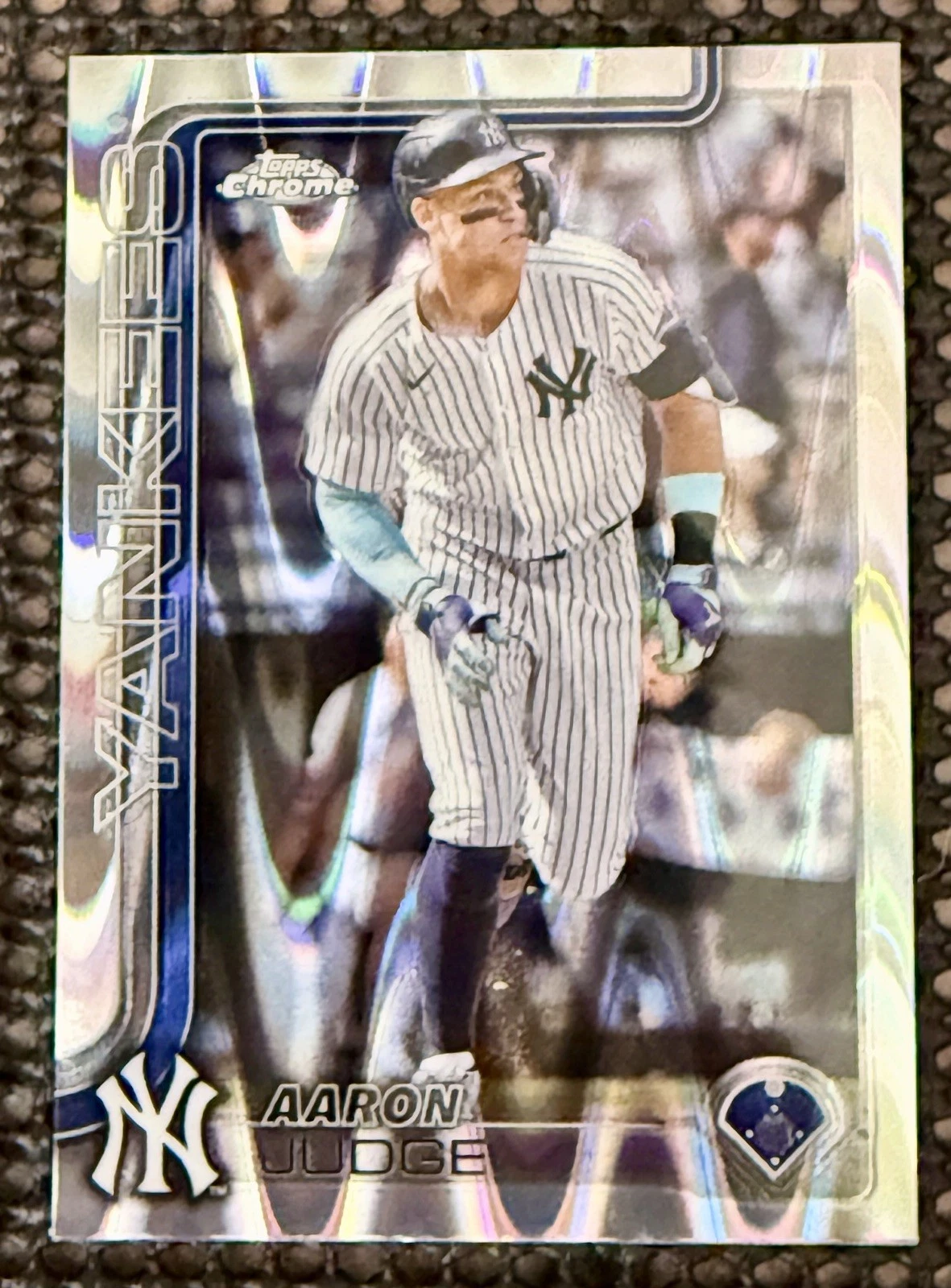 2025 Topps Chrome - Aaron Judge #99 RayWave Refractor  New York Yankees.