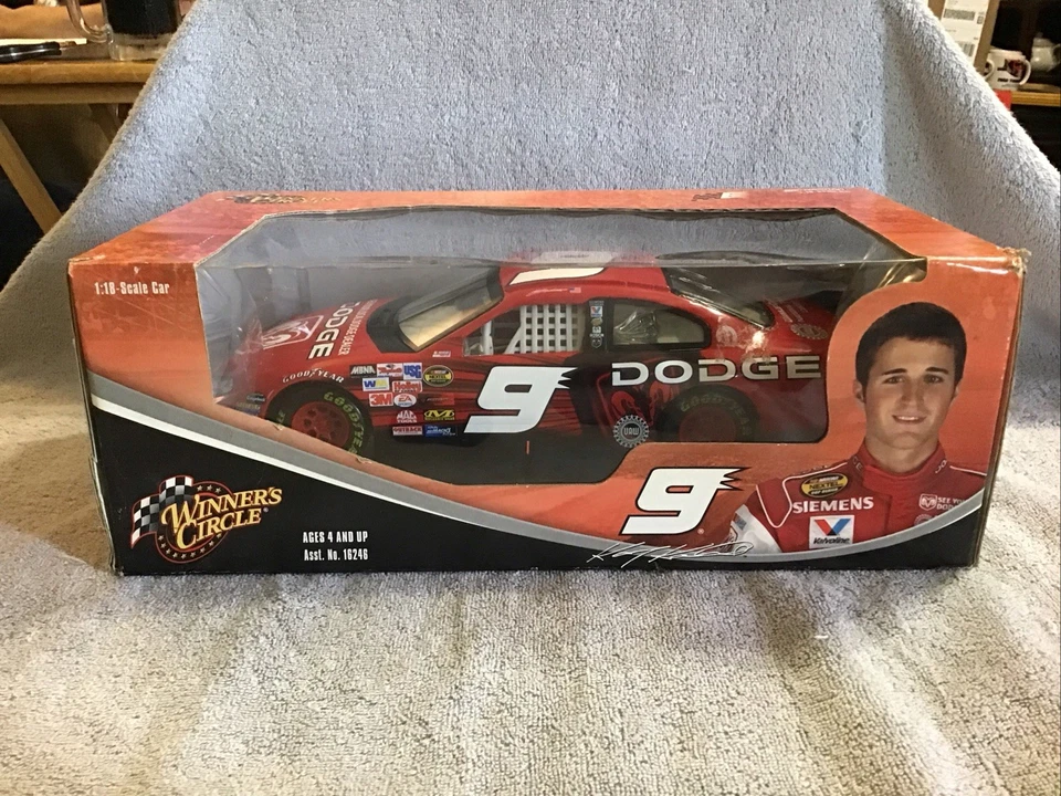 2004 Winners Circle KASEY KAHNE  #9 Dodge Dealers 1/18  Nascar Diecast NEW! - Image 4 of 4
