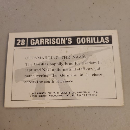 Tarjeta coleccionable Leaf Garrison's Gorilas 1967 - Outmarting the Nazis #28 en muy buena condición - Imagen 7 de 12