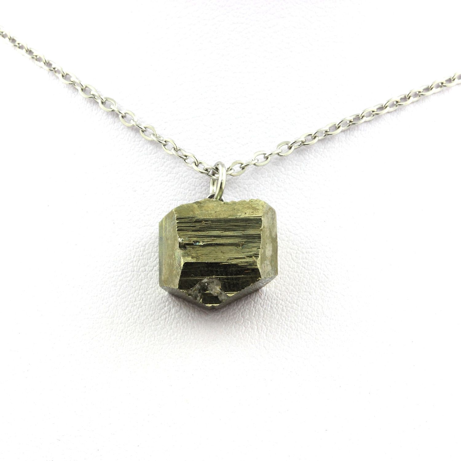 Collier en Pyrite brute de 33.53 ct d'Espagne pour lithothérapie