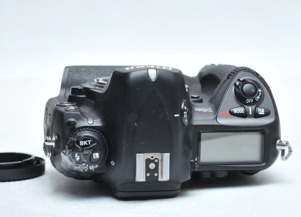 Nikon D2hs 4.1 Megapixel Digital SLR Camera Body AS IS PARTS/REPAIR - Image 3 of 4