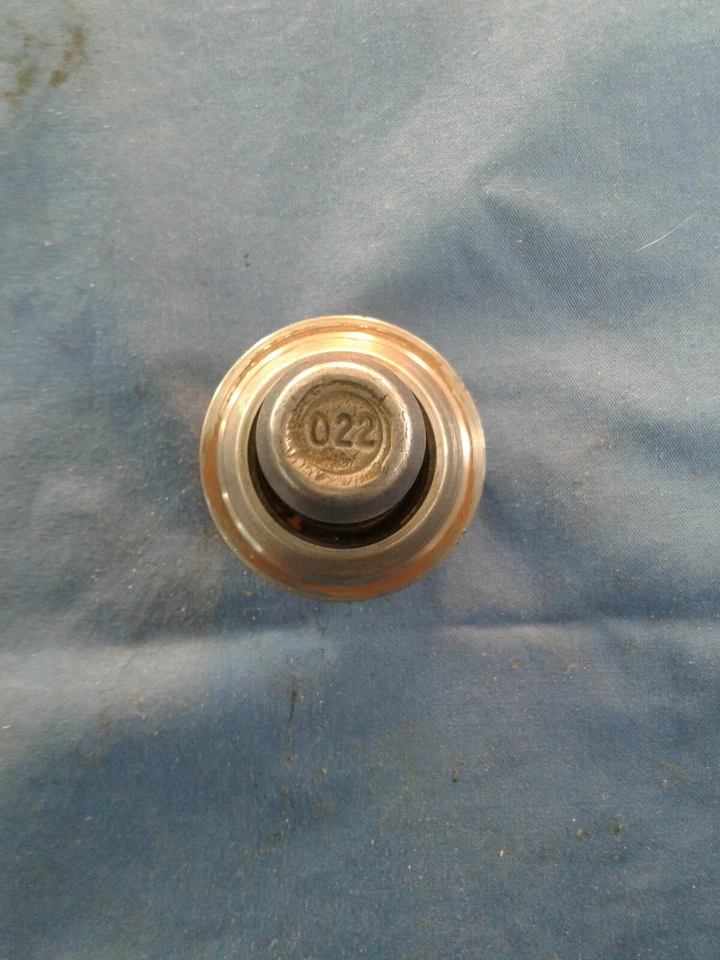 Junta rótula McQuay-Norris FA2002 superior Ford E150-450 F250-350 SD appl 2003-19 Foto 3 de 4