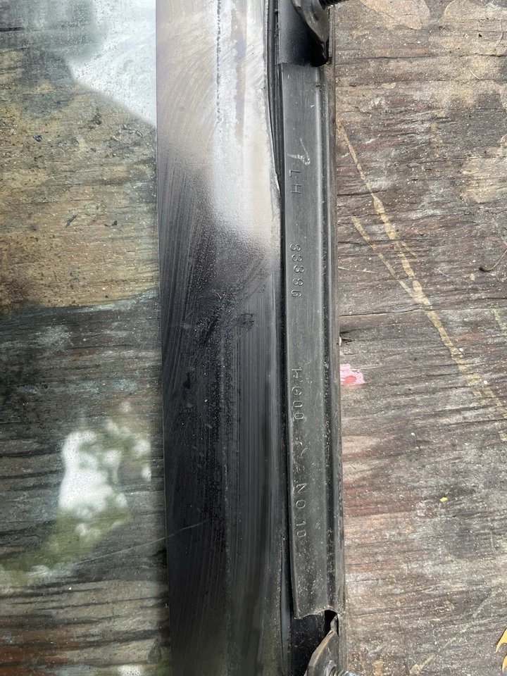 1986-1997 Nissan D21 Pickup OEM Left Driver Quarter Glass/window w/ seal - Image 3 of 3