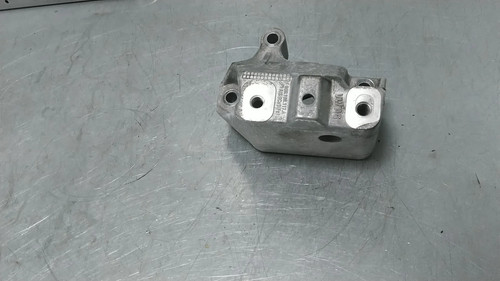 Gearbox mounting bracket