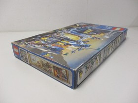 (AH 4) LEGO 8813 Battle at the Pass Knights Kingdom Castle with original box and BA