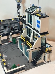 Lego 7744 City: Police Headquarters 95% Complete Minifigures Manuals