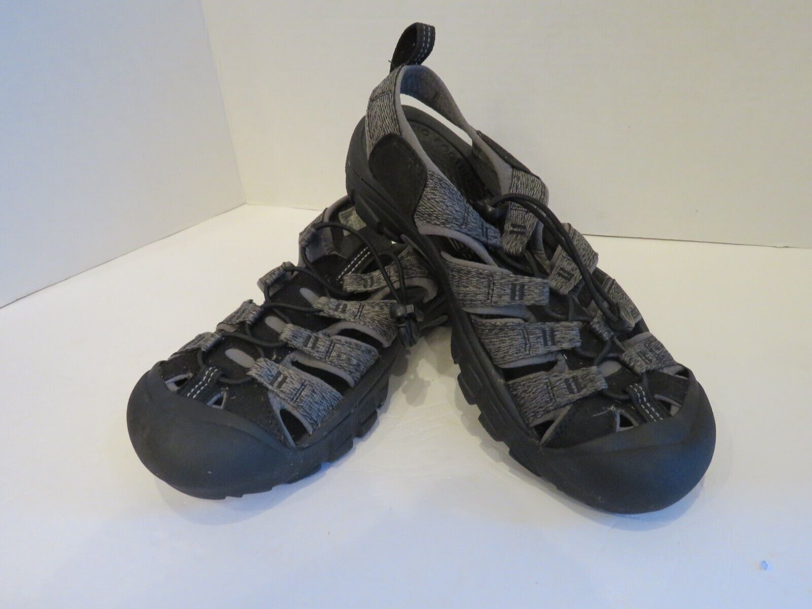Sandali da trekking all'aperto Keen Newport H2 da donna neri taglia 8 scarpe da acqua grigie