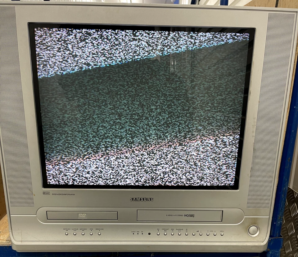 SAMSUNG UW-21J10VD 21" Retro Gaming VHS DVD MP3 Combi RGB CRT COLOUR TV Monitor - Image 3 of 4