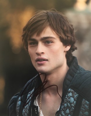 Douglas Booth signed 10x8 photo IMAGE A (UACC AFTAL RACC Registered dealer)