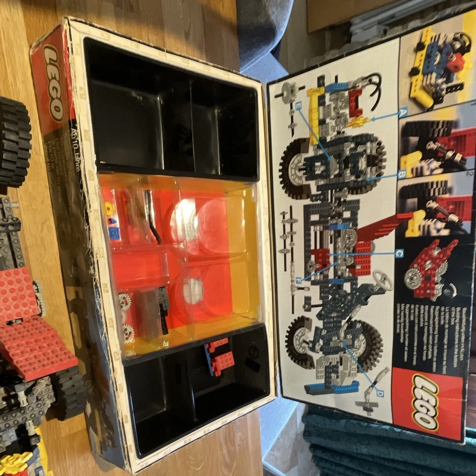 LEGO Technic 8860 Car Chassis, photo 3 of 5