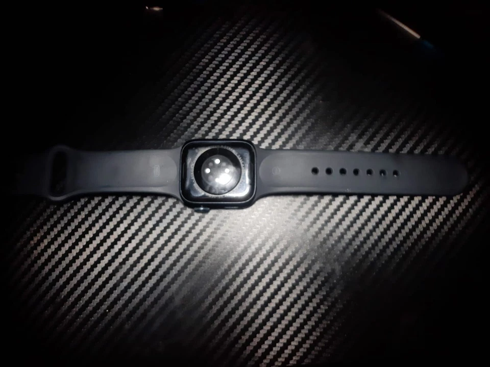 Apple Watch Series 8, photo 2 of 5