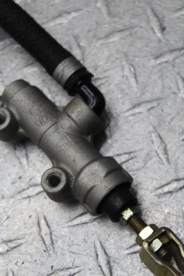 Kawasaki Ninja ZX10R ZX1000C 2005 freno trasero cilindro maestro con depósito Foto 3 de 4