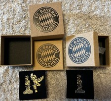 Bayern Monachium wtyczka PIN Doublesieger 2026 zestaw 2 szt. złoty + pojedynczy PIN srebrny