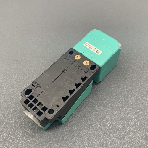 NEW IN BOX Pepperl + Fuchs Inductive Sensor 24-250VDC/24-230VAC NBN40-U4-UU - Picture 5 of 8
