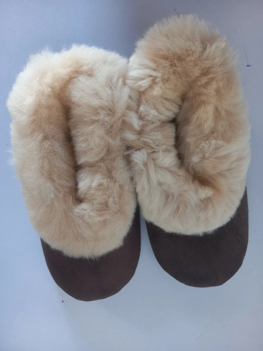 Unisex warm and soft Peruvian slippers made handmade in natural alpaca fur