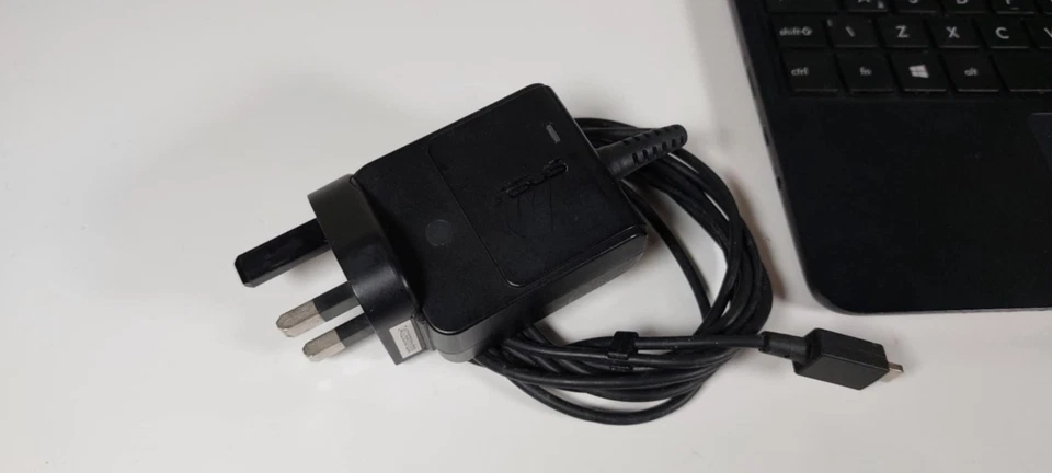 Asus Eeebook X205T 11.6" Laptop - Intel Atom Z3735F 2GB RAM Good Working Order - Image 2 of 4