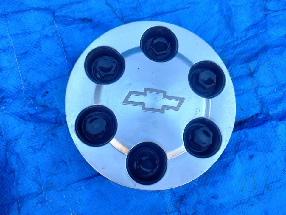 04-07 Chevy Tahoe Suburban Silverado 1500 Pickup 6 LUG Center Cap OE 9594520 D2 - Image 2 of 4