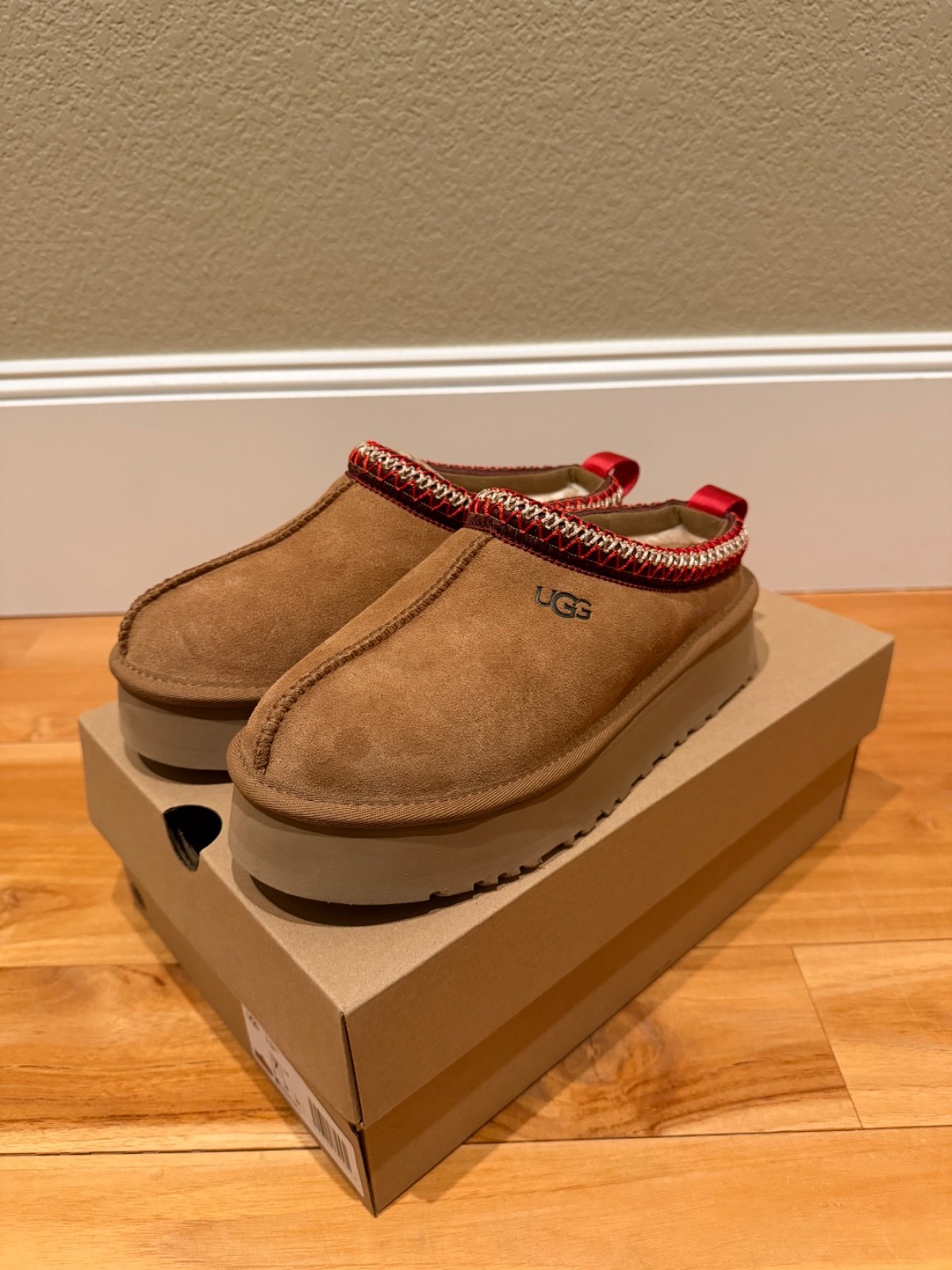 Woman's UGG Tazz II Slippers - Chestnut Sz 5-8