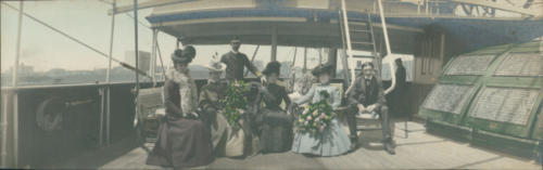 Japan, Panoramic View. Group on board of a ship  Vintage silver print. Vue panor - Foto 1 di 1