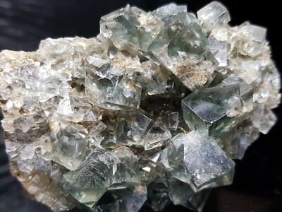  beidseitig: grüne UV Fluorit Zwillinge und Quarz Top Mineral Weardale, UK