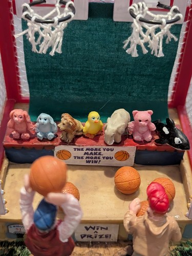 Lemax 2008 Hoop Star Christmas Village Carnival Table Basketball Retired Figure - Picture 7 of 15