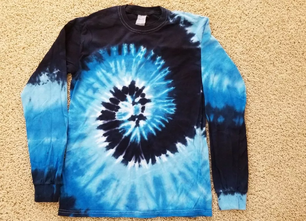 Long sleeve blue store tie dye shirt